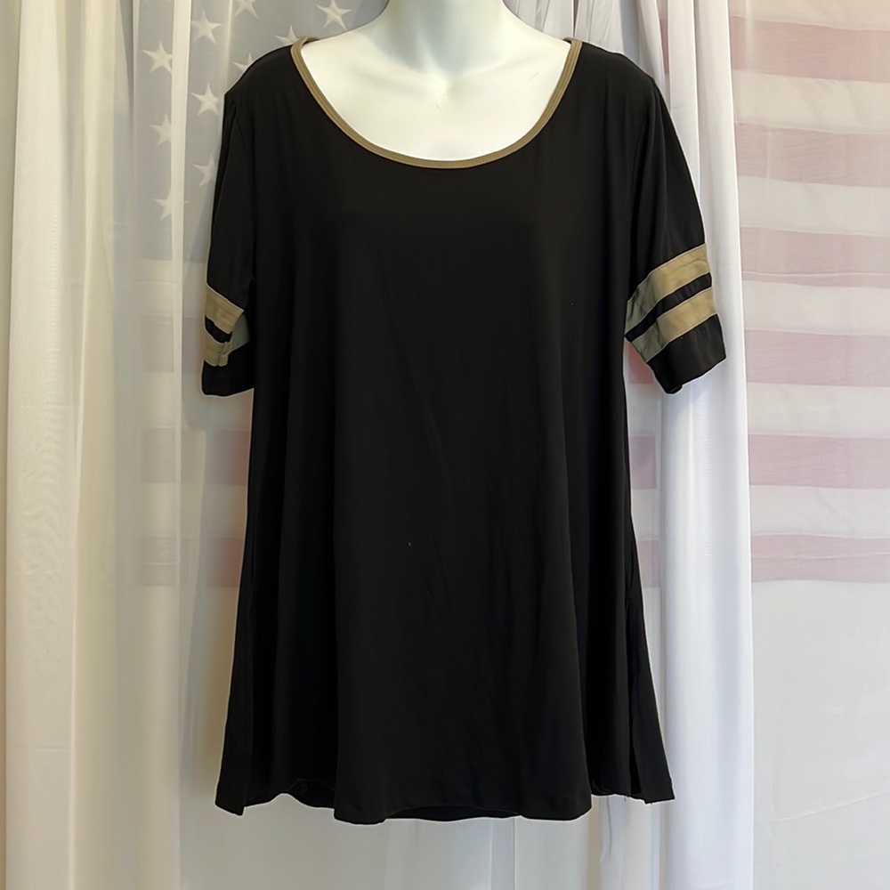 LuLaRoe Womens Perfect T size M